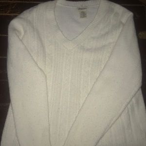 It’s a white ST.JOHN’SBAY sweater